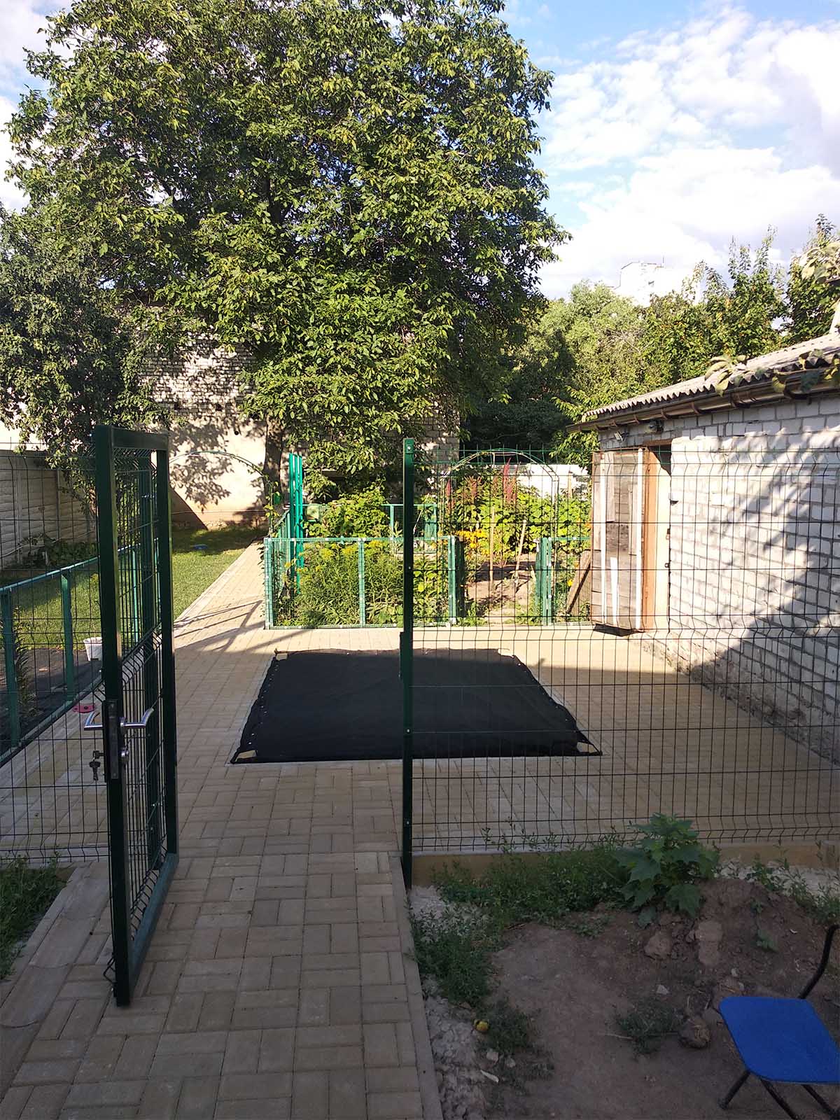 Installation von Pflaster und Zäunen